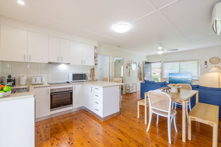 Shoal Shack 72, 72 Tomaree Rd – Pool, Pet Friendly, Wi-Fi, Air Con, Linen