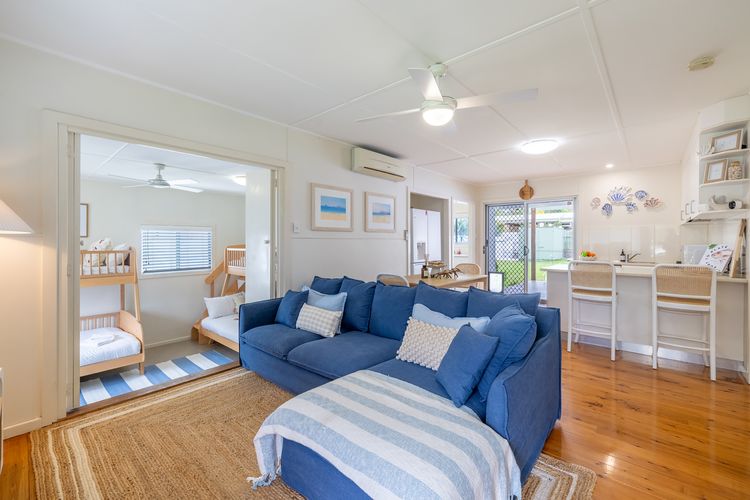 Shoal Shack 72, 72 Tomaree Rd – Pool, Pet Friendly, Wi-Fi, Air Con, Linen