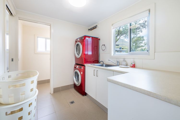 Shoal Shack 72, 72 Tomaree Rd – Pool, Pet Friendly, Wi-Fi, Air Con, Linen