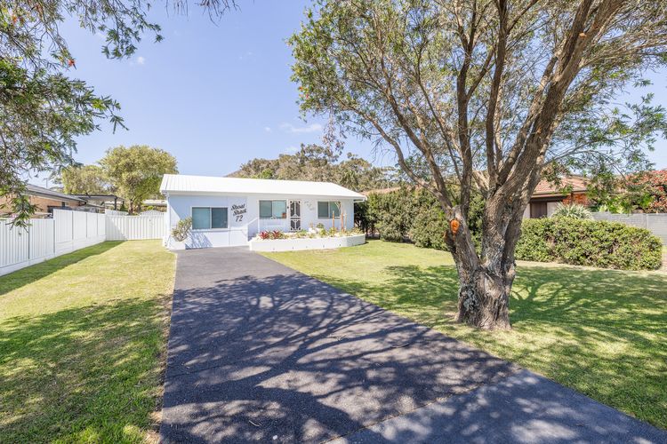 Shoal Shack 72, 72 Tomaree Rd – Pool, Pet Friendly, Wi-Fi, Air Con, Linen