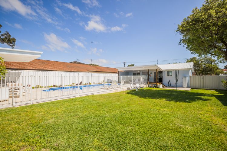 Shoal Shack 72, 72 Tomaree Rd – Pool, Pet Friendly, Wi-Fi, Air Con, Linen