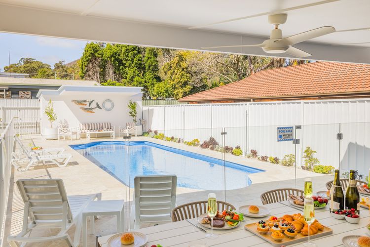 Shoal Shack 72, 72 Tomaree Rd – Pool, Pet Friendly, Wi-Fi, Air Con, Linen