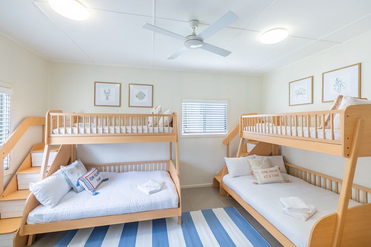 Shoal Shack 72, 72 Tomaree Rd – Pool, Pet Friendly, Wi-Fi, Air Con, Linen