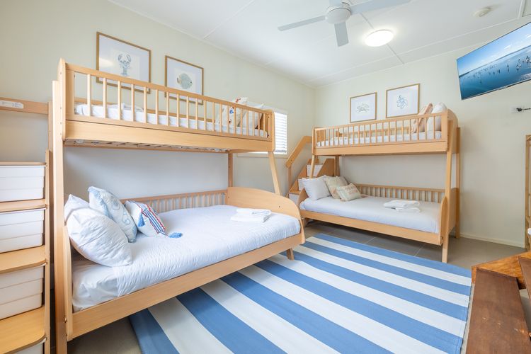 Shoal Shack 72, 72 Tomaree Rd – Pool, Pet Friendly, Wi-Fi, Air Con, Linen