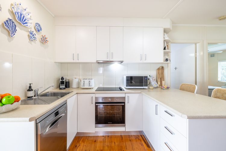 Shoal Shack 72, 72 Tomaree Rd – Pool, Pet Friendly, Wi-Fi, Air Con, Linen