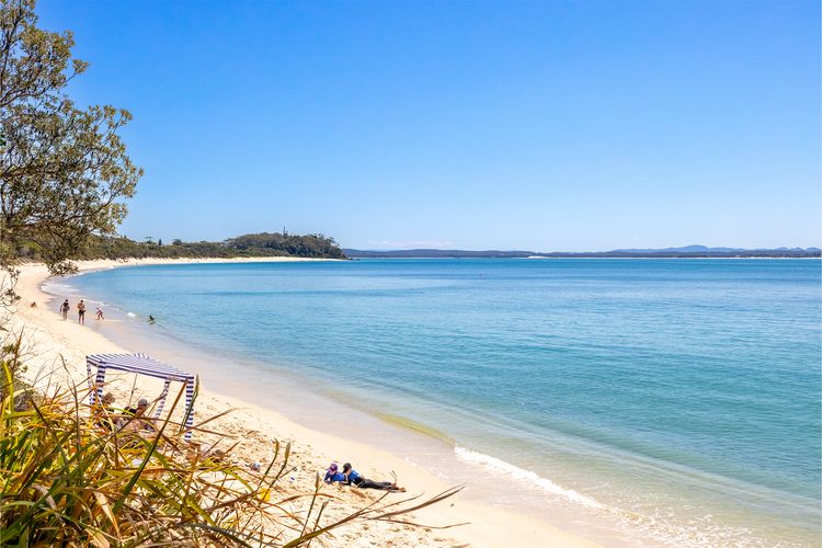 Shoal Shack 72, 72 Tomaree Rd – Pool, Pet Friendly, Wi-Fi, Air Con, Linen