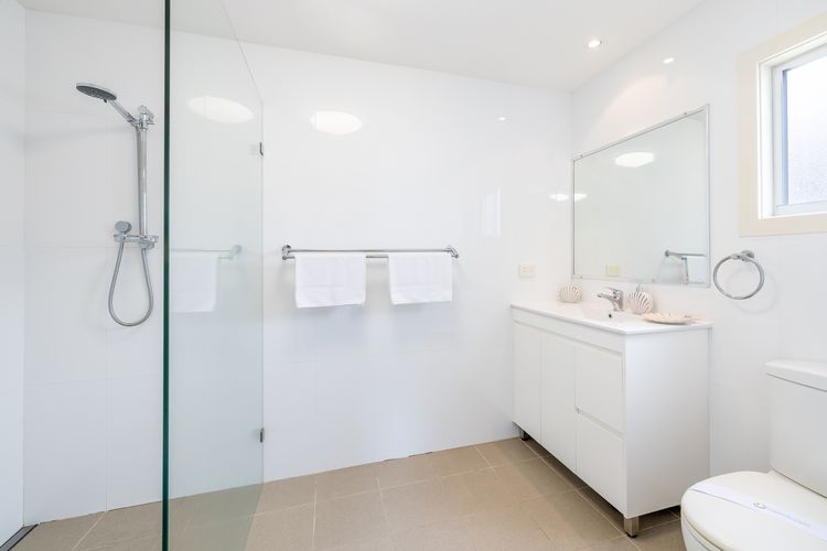 Shoal Shack 72, 72 Tomaree Rd – Pool, Pet Friendly, Wi-Fi, Air Con, Linen