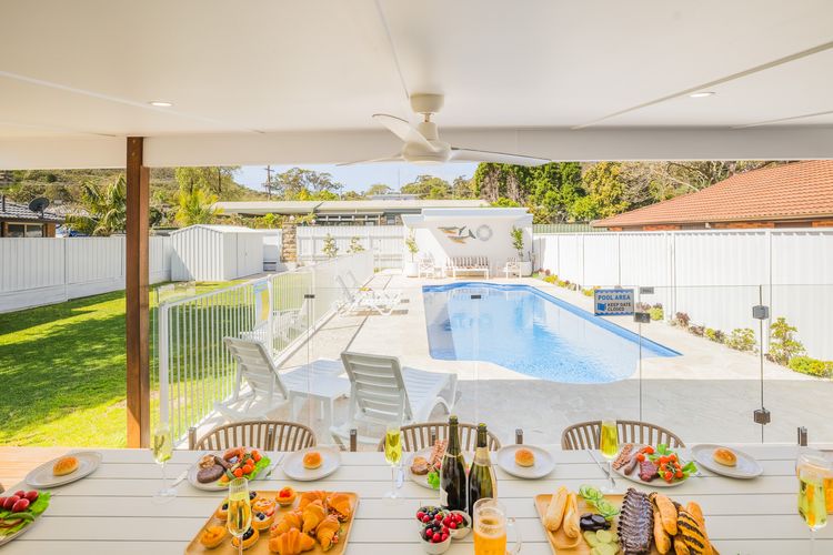 Shoal Shack 72, 72 Tomaree Rd – Pool, Pet Friendly, Wi-Fi, Air Con, Linen