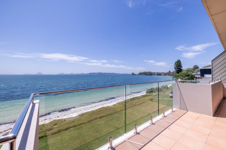 Harbourside , 14/3-7 Soldiers Point Rd – waterfront magic