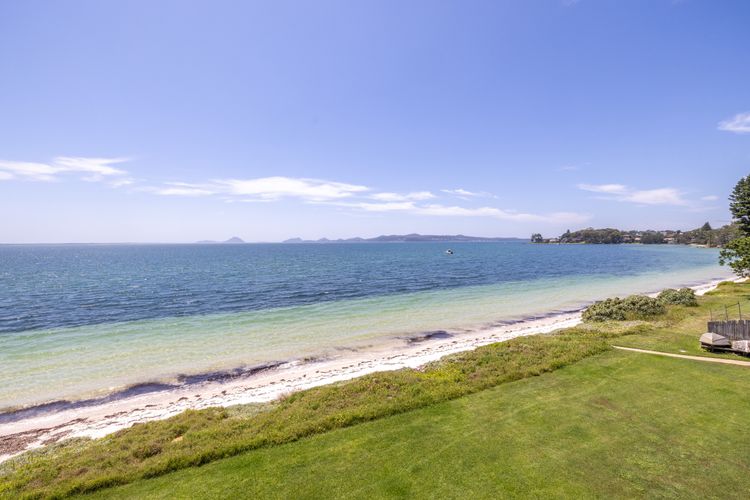 Harbourside , 14/3-7 Soldiers Point Rd – waterfront magic