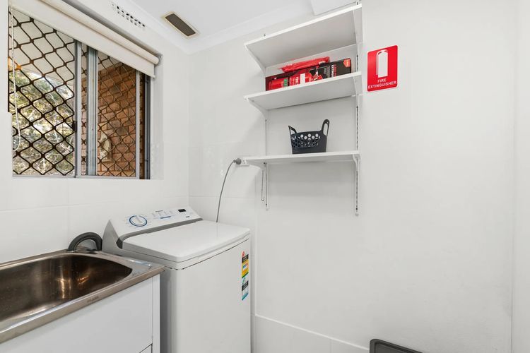 Parkview, 14/11 Catalina Cl – air con, Wi-Fi and close to the water