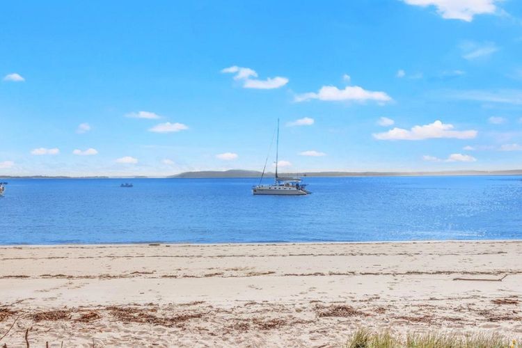 Bayside, 6/21 Victoria Pde – sensational water views, linen