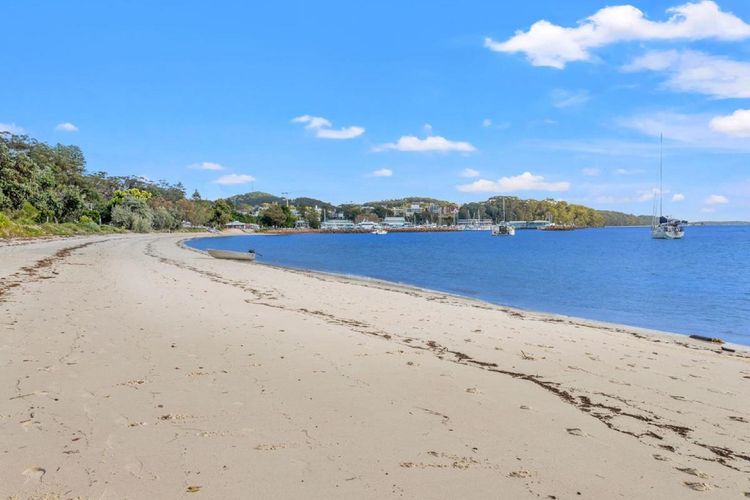 Bayside, 6/21 Victoria Pde – sensational water views, linen