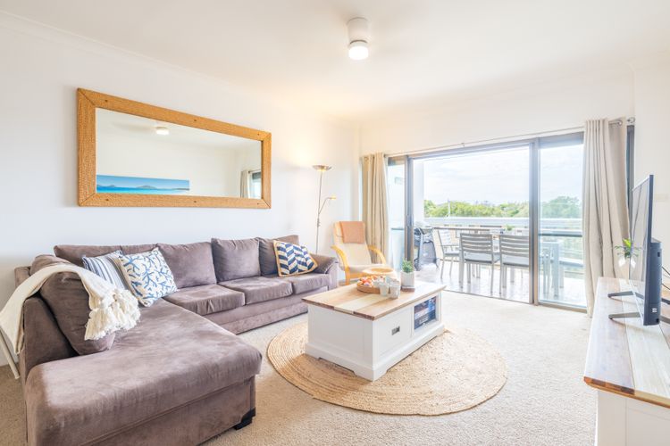 The Dunes, 8/38 Marine Dr – complex pool, tennis court and Wi-Fi