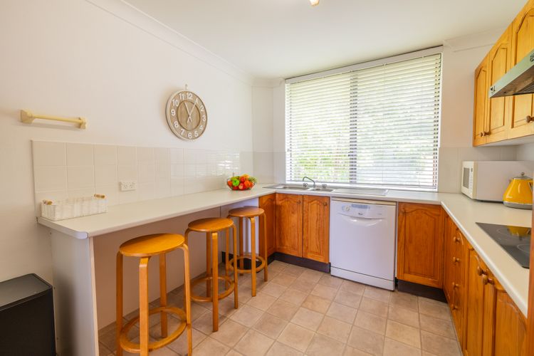 The Dunes, 8/38 Marine Dr – complex pool, tennis court and Wi-Fi