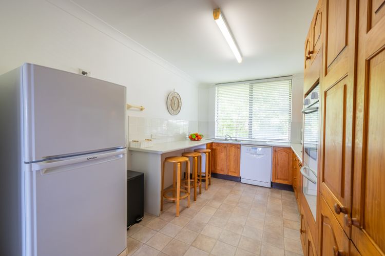 The Dunes, 8/38 Marine Dr – complex pool, tennis court and Wi-Fi
