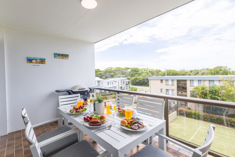 The Dunes, 8/38 Marine Dr – complex pool, tennis court and Wi-Fi