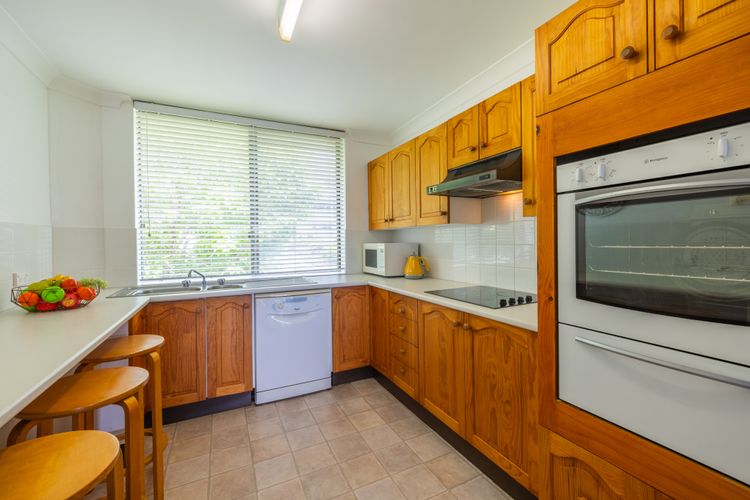 The Dunes, 8/38 Marine Dr – complex pool, tennis court and Wi-Fi