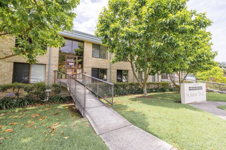 The Dunes, 8/38 Marine Dr – complex pool, tennis court and Wi-Fi