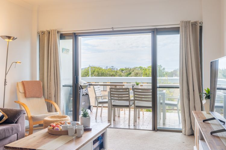 The Dunes, 8/38 Marine Dr – complex pool, tennis court and Wi-Fi