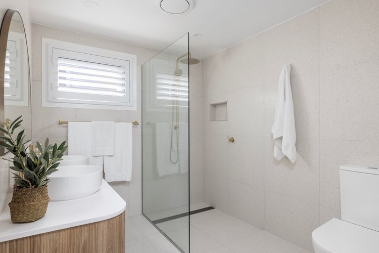 Waves at Boat Harbour, 65 Kingsley Dr – stunning house, fantastic waterviews and dog friendly