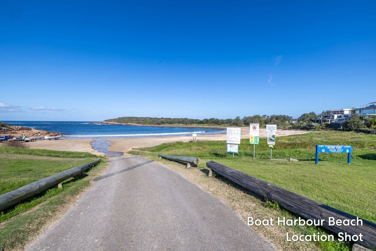 Waves at Boat Harbour, 65 Kingsley Dr – stunning house, fantastic waterviews and dog friendly