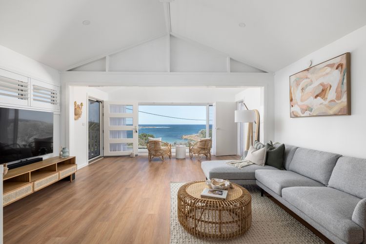 Waves at Boat Harbour, 65 Kingsley Dr – stunning house, fantastic waterviews and dog friendly