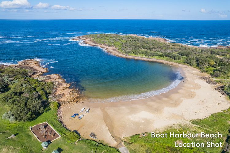 Waves at Boat Harbour, 65 Kingsley Dr – stunning house, fantastic waterviews and dog friendly