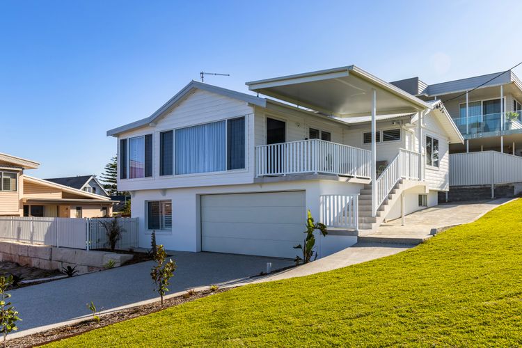 Waves at Boat Harbour, 65 Kingsley Dr – stunning house, fantastic waterviews and dog friendly