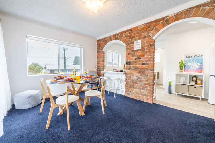 Costas Smerelda, 8/16 Soldiers Point Rd – Linen, Views, Air Con, Wi-Fi