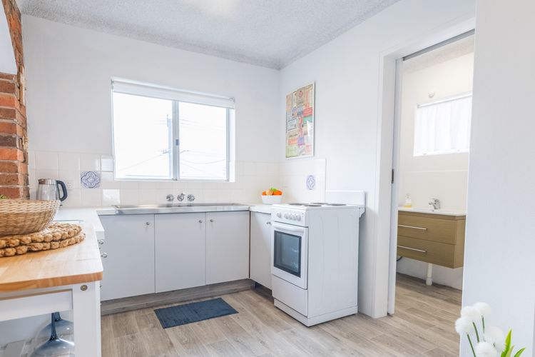 Costas Smerelda, 8/16 Soldiers Point Rd – Linen, Views, Air Con, Wi-Fi