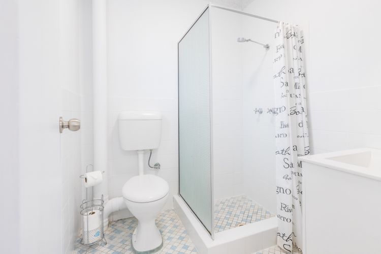 Costas Smerelda, 8/16 Soldiers Point Rd – Linen, Views, Air Con, Wi-Fi