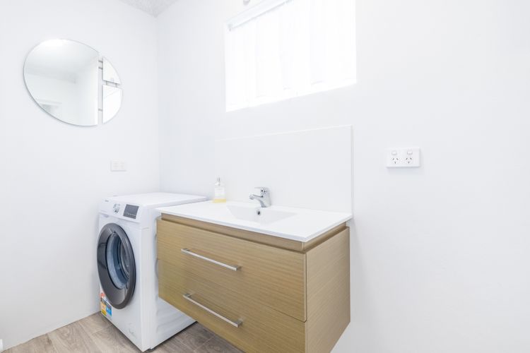 Costas Smerelda, 8/16 Soldiers Point Rd – Linen, Views, Air Con, Wi-Fi