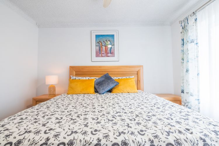 Costas Smerelda, 8/16 Soldiers Point Rd – Linen, Views, Air Con, Wi-Fi