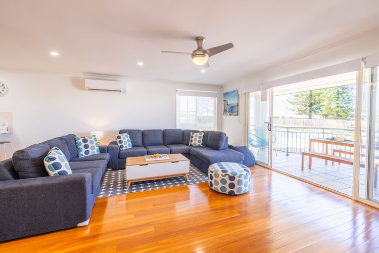 8 Ocean Avenue – Ocean Escape, Wi-Fi, views and Aircon
