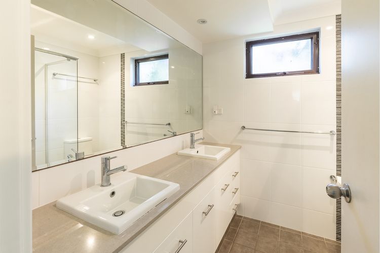 Carindale, 16/19-23 Dowling Street – Ground floor unit with complex pool and tennis Court