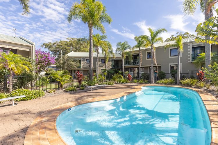 Carindale, 16/19-23 Dowling Street – Ground floor unit with complex pool and tennis Court