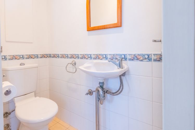 Casuarina’s, 6/33 Soldiers Point Rd – stunning waterfront unit