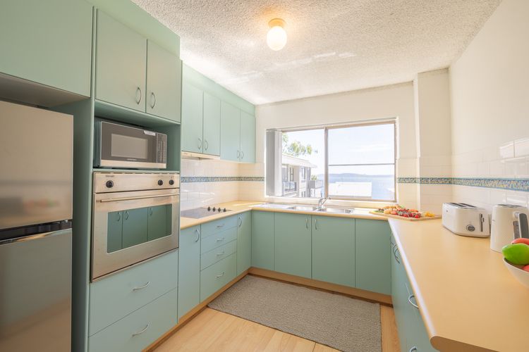 The Poplars, 16/36 Magnus St – stunning views and complex pool