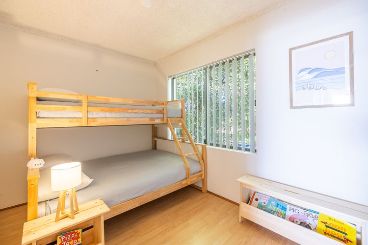 The Poplars, 16/36 Magnus St – stunning views and complex pool