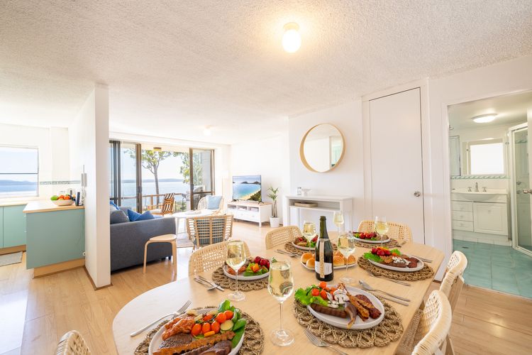 The Poplars, 16/36 Magnus St – stunning views and complex pool