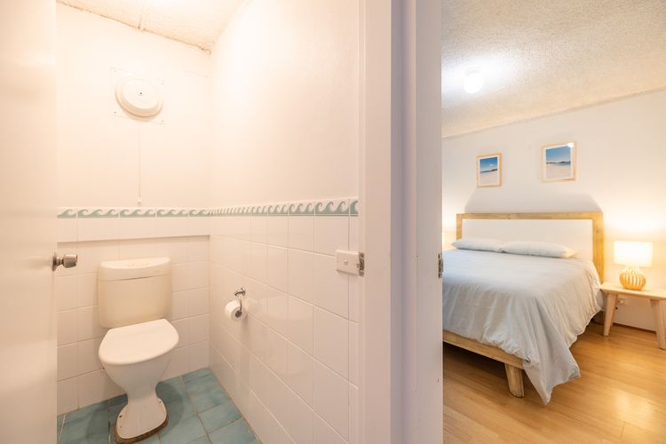 The Poplars, 16/36 Magnus St – stunning views and complex pool