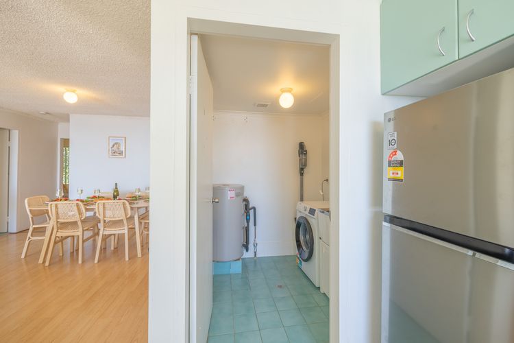 The Poplars, 16/36 Magnus St – stunning views and complex pool