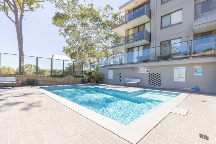 The Poplars, 16/36 Magnus St – stunning views and complex pool