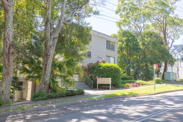 The Poplars, 16/36 Magnus St – stunning views and complex pool