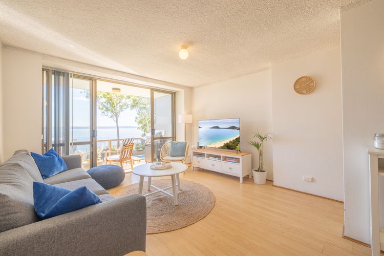 The Poplars, 16/36 Magnus St – stunning views and complex pool