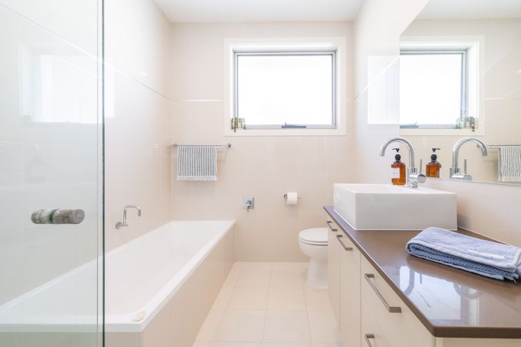 68 Saratoga Ave – Ducted Air con, Wi-Fi, Small Boat Parking