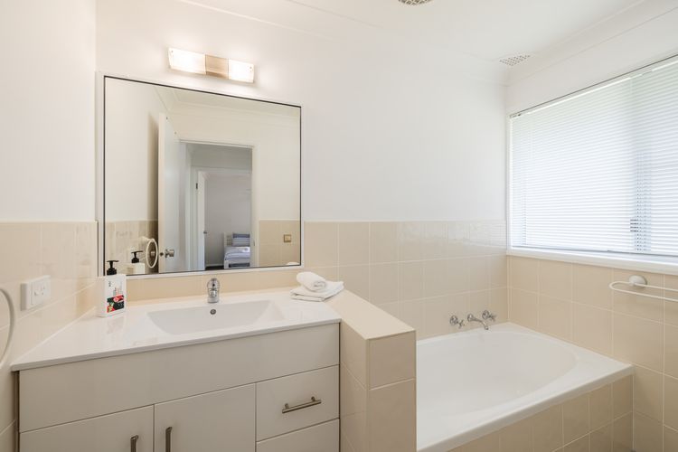 The Wreck Room, 6 Flannel Flower Fairway – fantastic house filled with activities for all