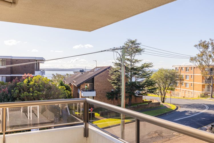 The Commodore, 3/9-11 Donald St – air con, views