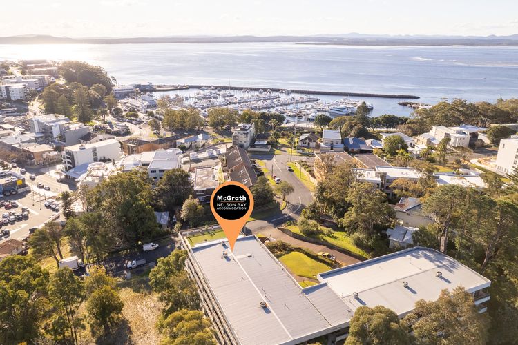 The Commodore, 3/9-11 Donald St – air con, views